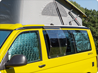 AIRSCREEN T6.1 / T6 / T5 VW California – Arrivée d’air frais même s’il pleut. Protection contre l’eau de pluie pour fenêtre coulissante gauche.