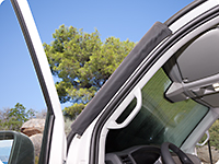 ISOLITE Outdoor fits exactly and is simply placed onto the windscreen and on the insided fixed to the A-pillar with hook-and-loop fastener.