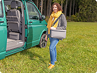 El MULTIBOX CarryBag tiene un tirante de material de cinturón de seguridad el cual se puede ajustar y por lo que se permite utilizarlo fuera del vehículo. 