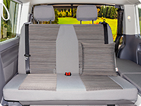 Second Skin para el banco trasero de 2 asientos VW T6.1 California Coast / California Beach en el diseño "Mixed Dots/Palladium"
