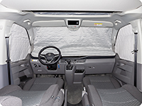 ISOLITE Extreme für die Fahrerhausfenster VW T6.1 California/Multivan mit trapezförmigem Spiegelfuß und Navi mit Verkehrszeichenerkennung.