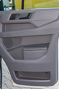MULTIBOX für rechte Fahrerhaustür VW Grand California (VW Crafter 2017 –>), Design „Leder Palladium"