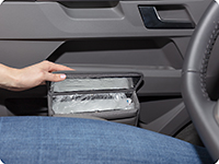MULTIBOX has an insulated flap with Velcro fastener that is located at the height of the seat and can be easily opened and closed with one hand while driving.