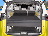 Le lit pliant iXTEND peut également être transporté replié sur la planche Multiflexboard VW.