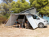 Pared lateral para toldos enrollables. Diseño: Plata refleja/Rojo oro.