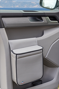 El MULTIBOX VW T6 elegante se puede colocar en todas las puertas de la cabina del conduktor VW T6.
